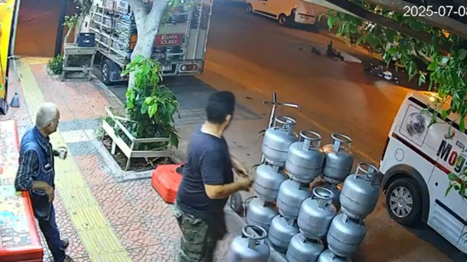 Motosikletlilerin kaza anları kamerada