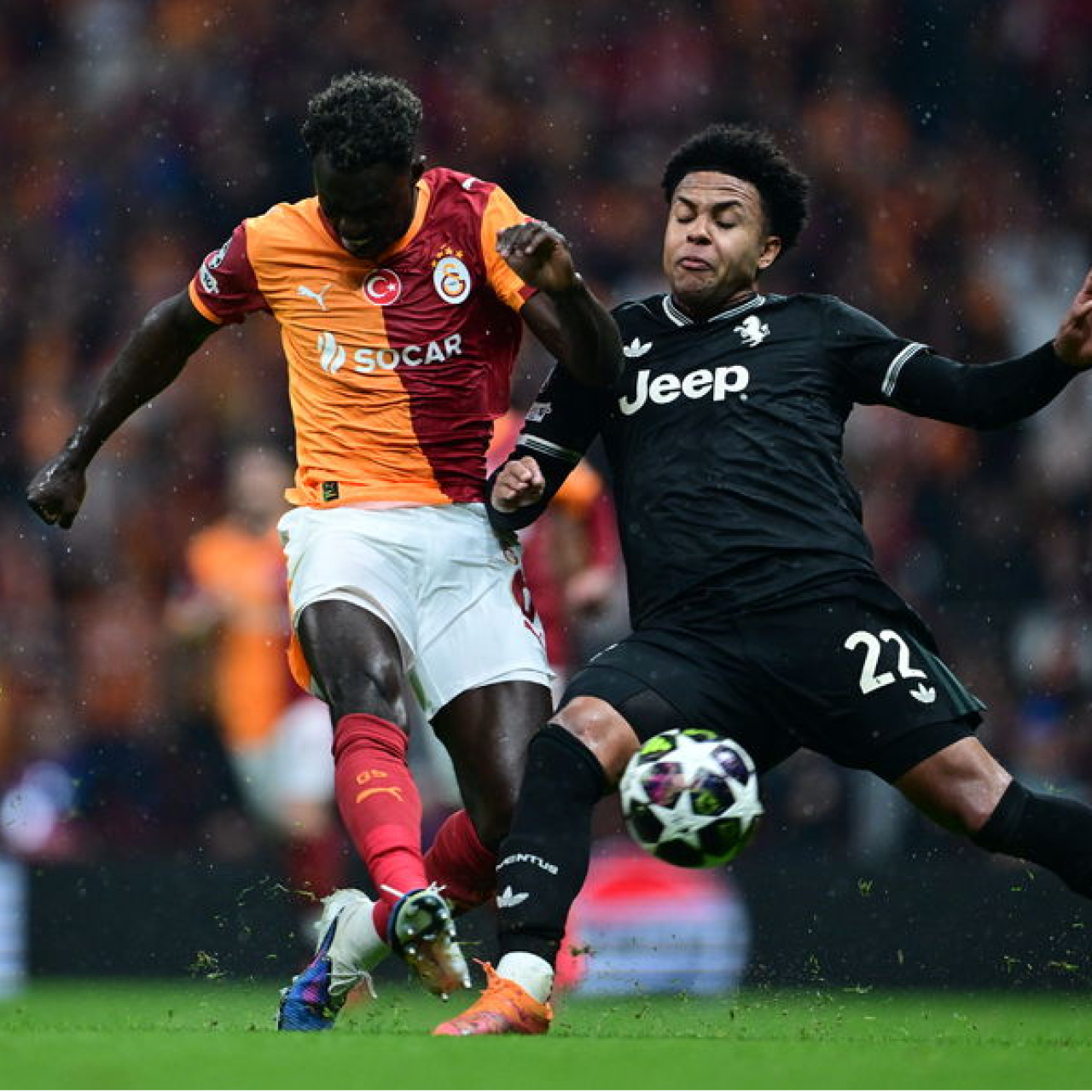 Juventus kırmızı kart gördü: 10 kişi!
