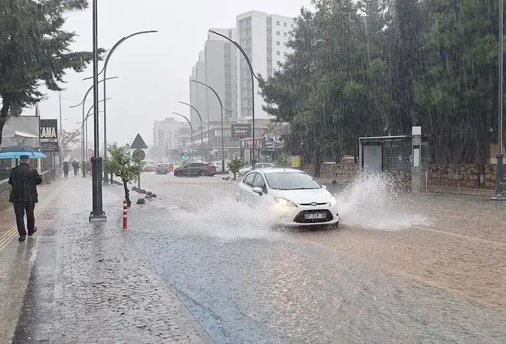 Muğla ve Antalya için kuvvetli yağış uyarısı