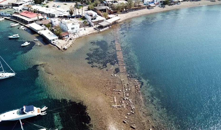 Bodrum'da deniz çekildi, tarihi kalıntı ortaya çıktı