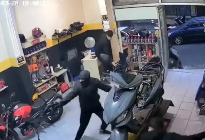 Beyoğlu'nda motosiklet tamirhanesine silahlı saldırı