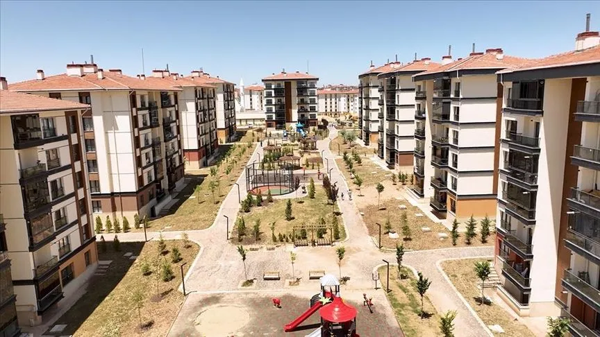 Bakan Kurum, İlk Evim Projesi'nde yapımı tamamlanan TOKİ konutlarının görüntülerini paylaştı