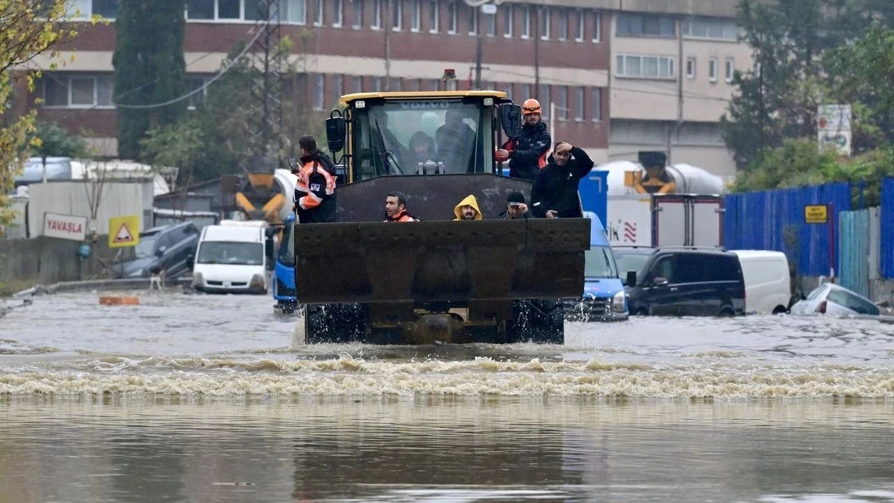 İstanbul'daki Selde Can Kaybı 3'e Yükseldi