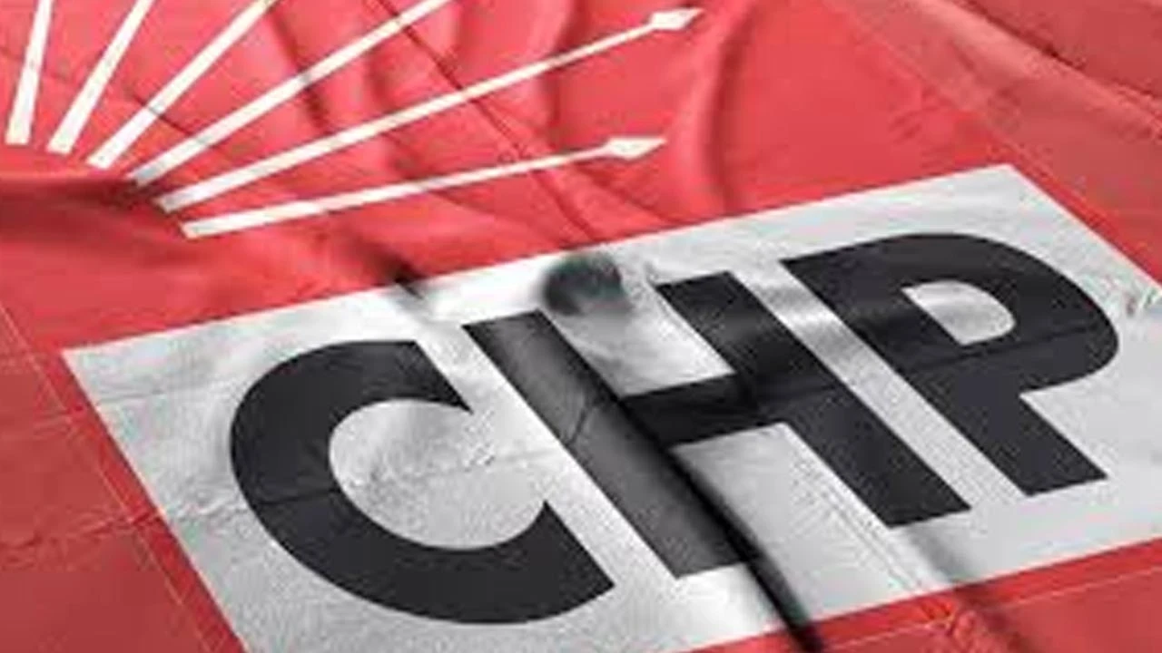 Antalya'da CHP'li Aksu Belediyesi'nde 3 başkan yardımcısı istifa etti