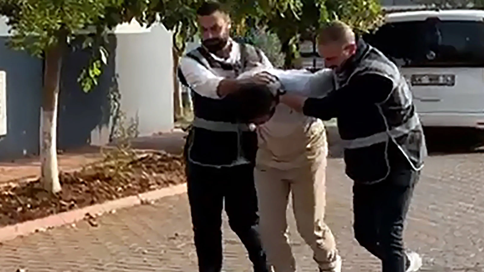 Ortakların kavgası kanlı bitti: Havaya ateş açarken kendini vurdu