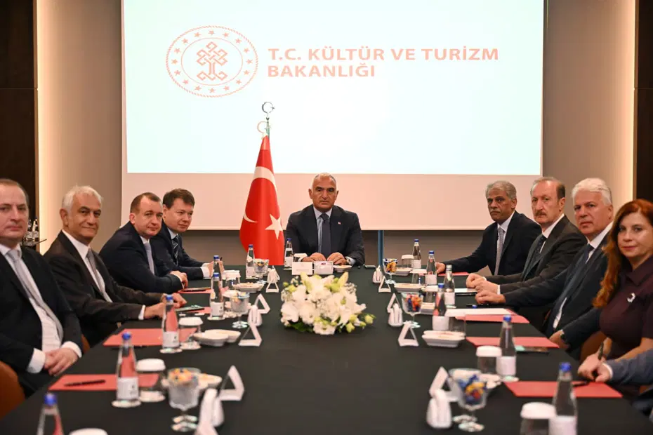 Kültür Ve Turizm Bakanı Ersoy'dan Rusya İle Uçak Seferlerini Artırma Hamlesi