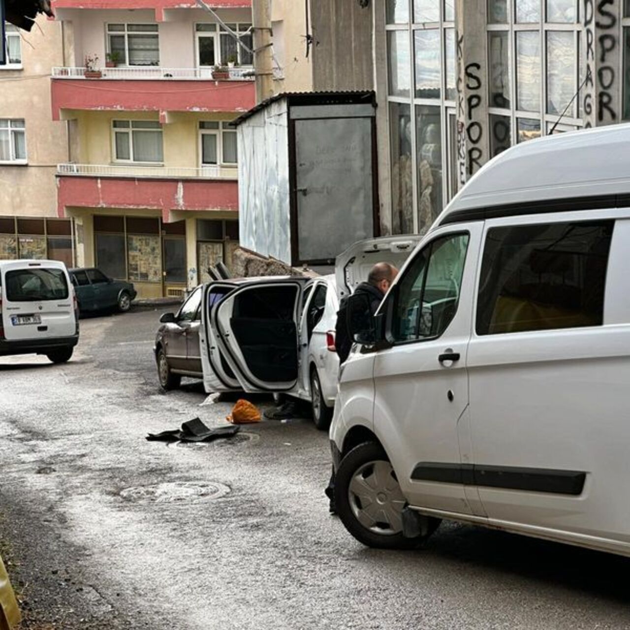 17 yaşındaki genç ruhsatsız silahını çekti! Sokakta babasını öldürdü!