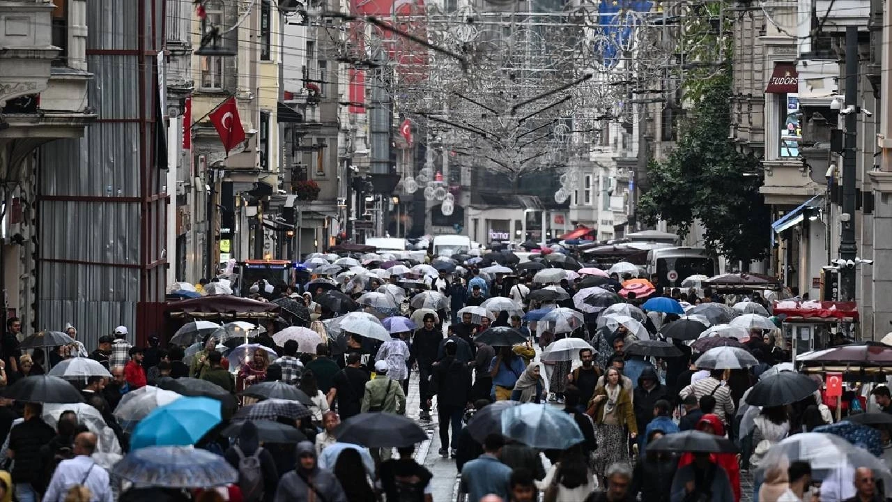Akom Tarih Verdi: İstanbul'da Sağanak Yağış Geri Dönüyor