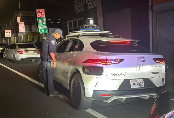 ABD’de sürücüsüz araç trafik kurallarını çiğnedi: Polis boş koltuğa ceza kesemedi!