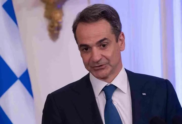Yunanistan'da 'yeni anayasa' gündemi: Miçotakis süreci başlattığını ilan etti
