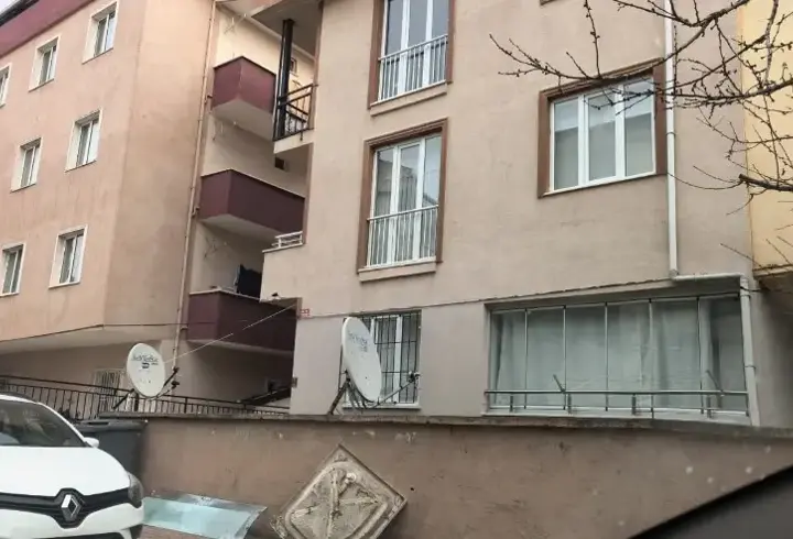 2'nci katın penceresinden düşen 2 yaşındaki Mehmet yaralandı