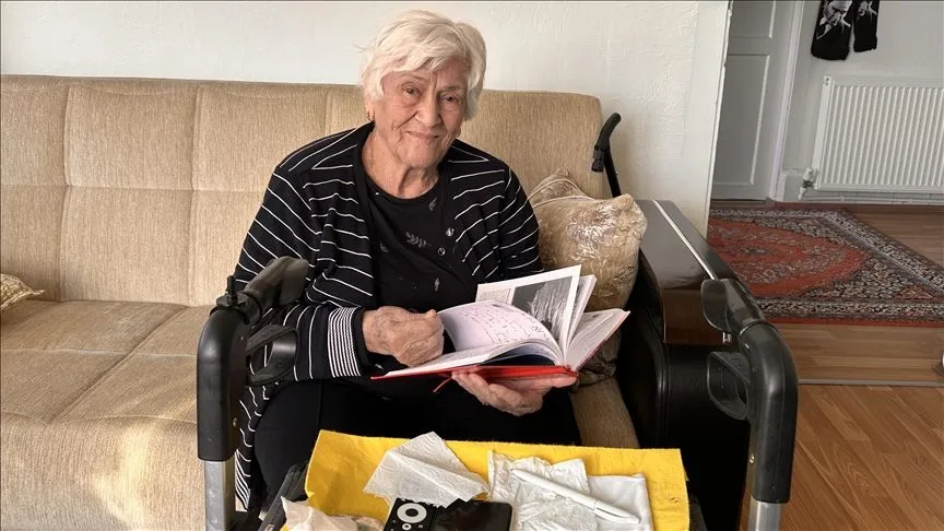 97 yaşındaki Hanife teyze 30 yıldır günlük tutuyor
