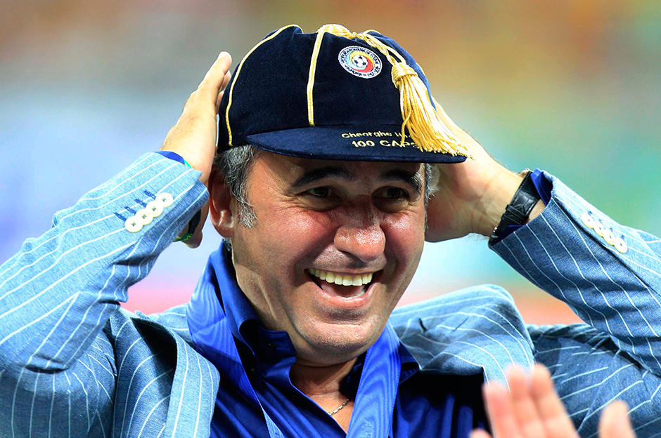 Galatasaray efsanesi Gheorge Hagi'ye ülkesinde büyük onur