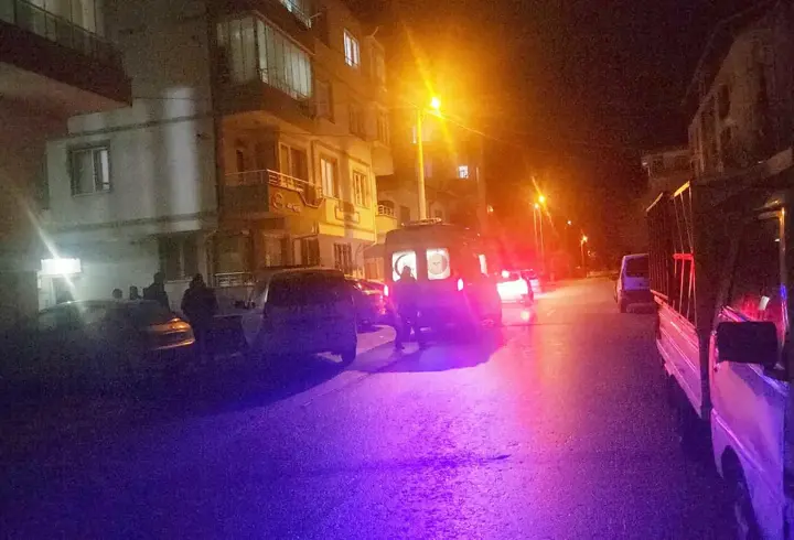  Hava almak için çıktığı balkondan düşen Elif yaralandı 