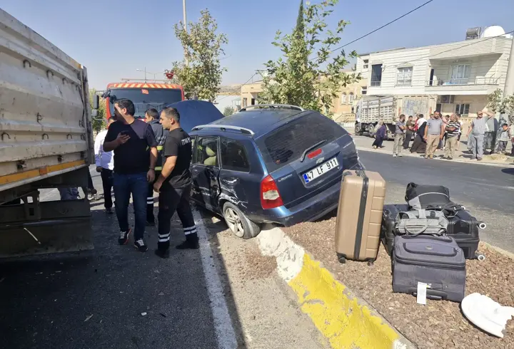 Mardin’de kamyon ile çarpışan otomobilin sürücüsü yaralandı 