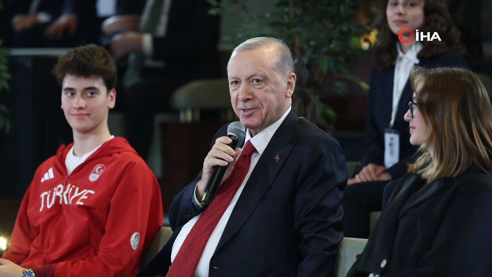 Gençlerle bir araya gelen Cumhurbaşkanı Erdoğan'dan açıklamalar