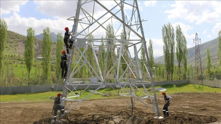 Şırnak ve Hakkari arasına enerji nakil hattı inşa ediliyor