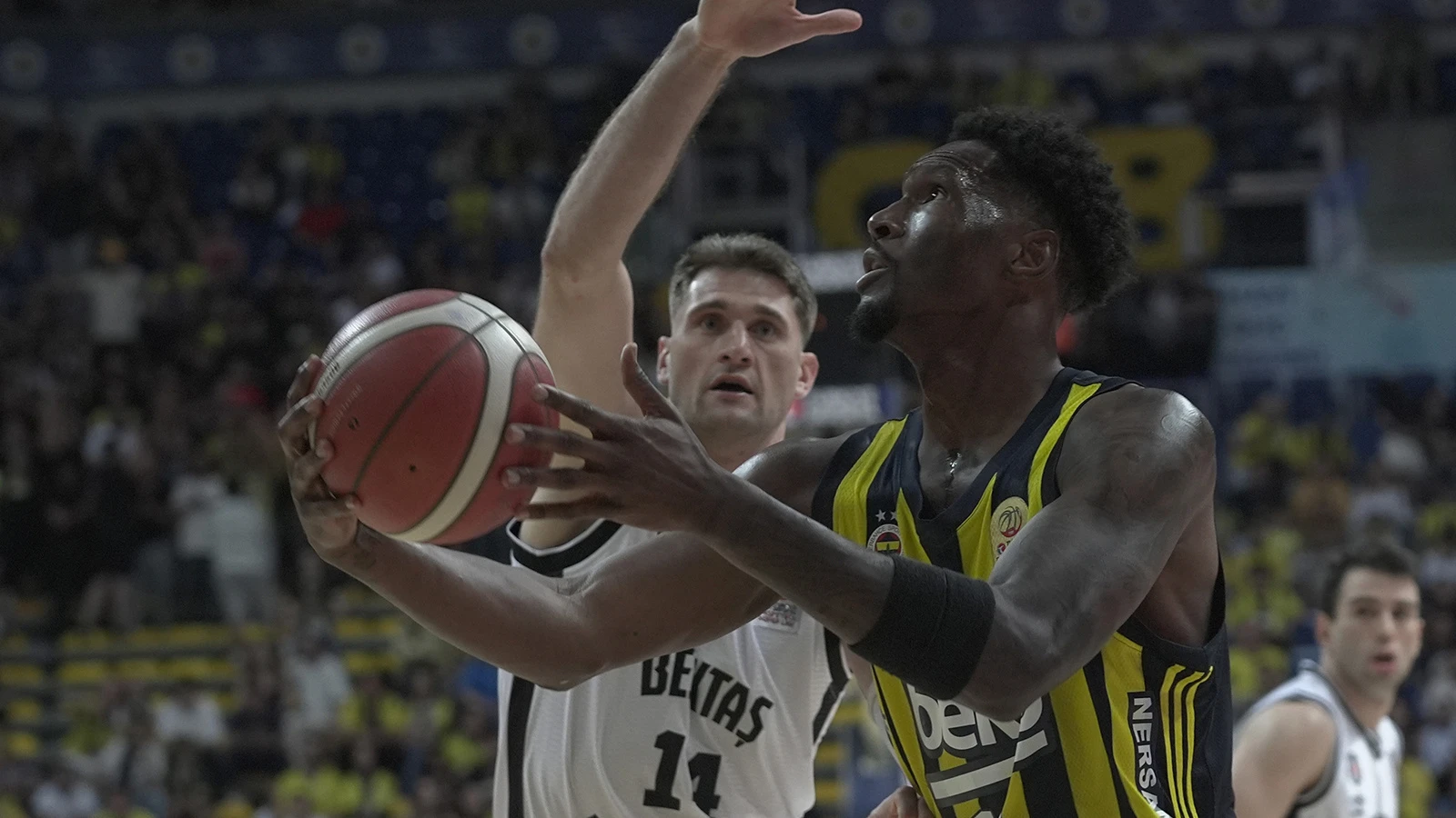 Fenerbahçe Beko, Beşiktaş'ı yenerek seride durumu 2-0 yaptı
