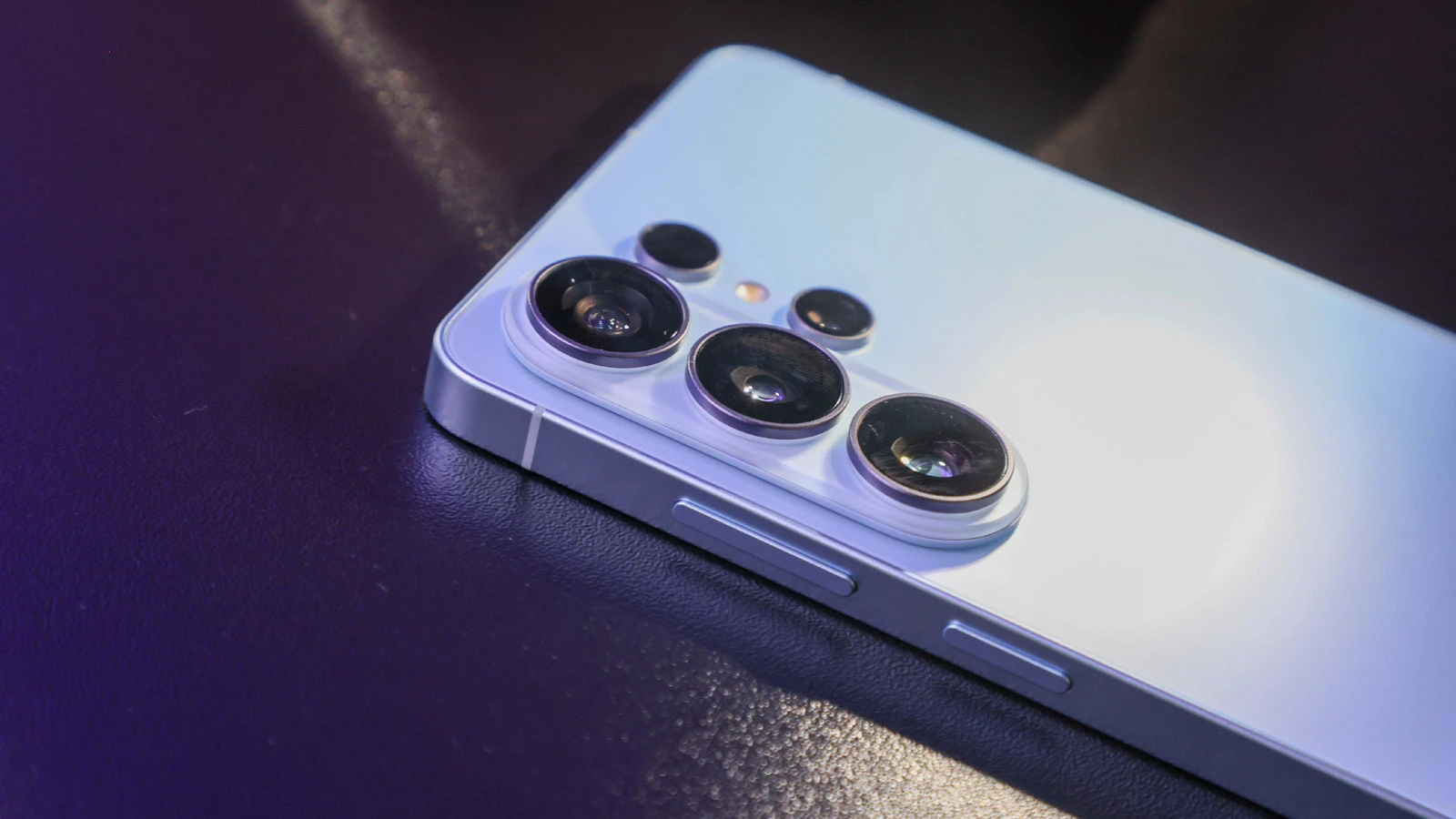 Samsung, Galaxy S27 Ultra'da Beklenmedik Gelişme! İşlemciden Vazgeçebilir!