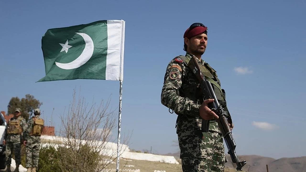 Pakistan-Afganistan sınırında şiddetli çatışma! Uçaklar havalandı