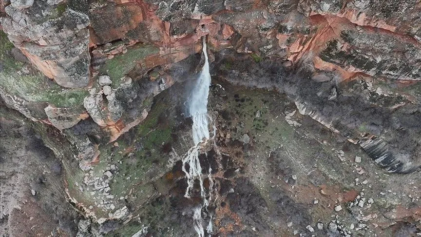 Eski darphaneden çağlayan Zebil Şelalesi yılın sadece 2 ayı akıyor