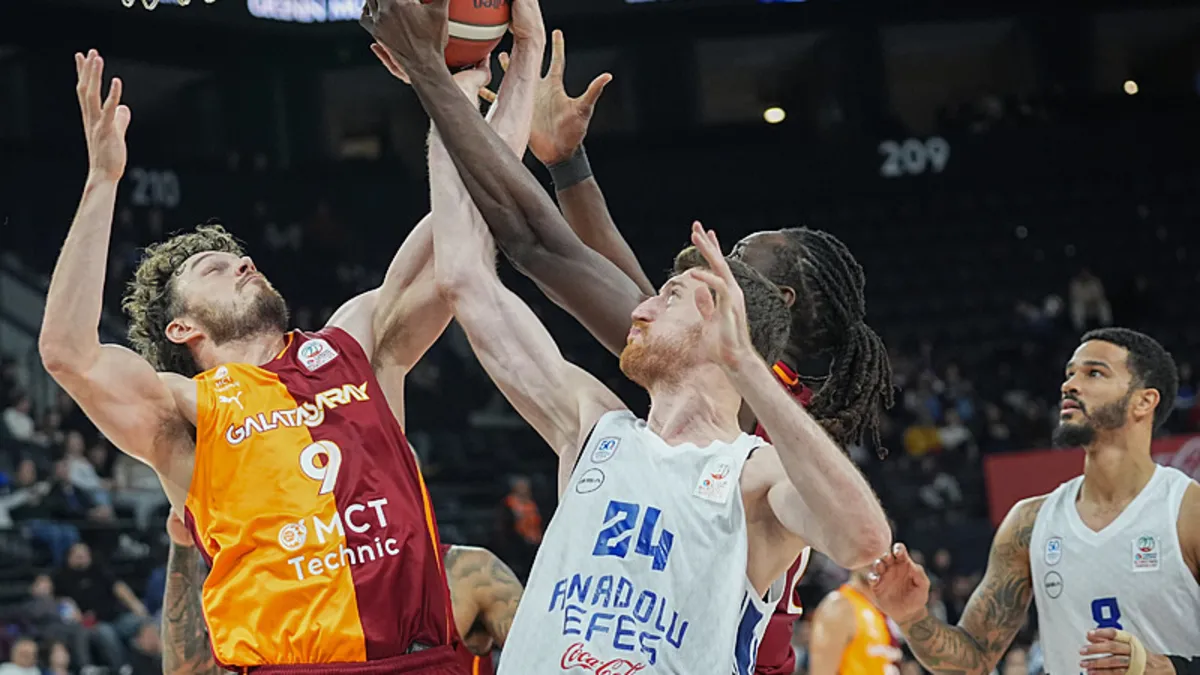 Anadolu Efes sahasında Galatasaray'ı 92-84 yendi