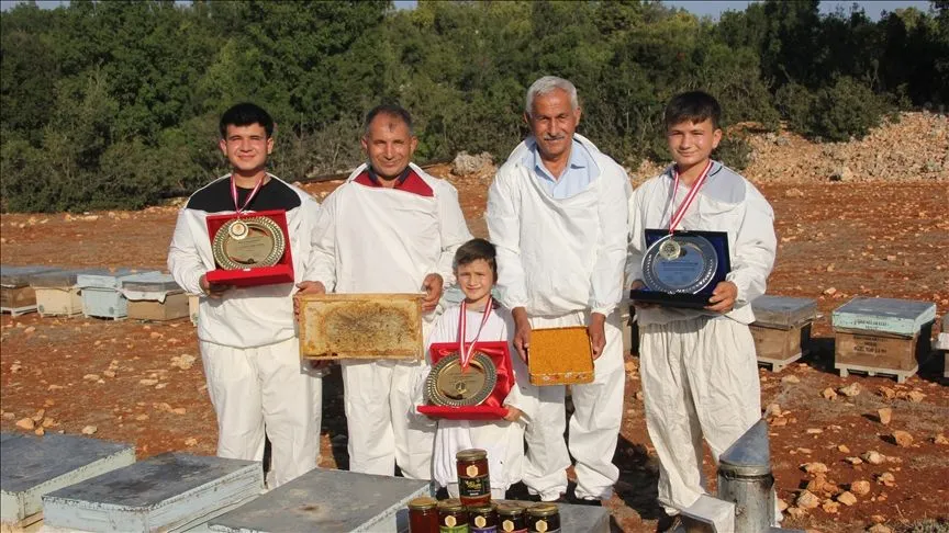 Toros Dağları'nda üretilen çiçek balı Fransa ve İngiltere'den 3 ödül kazandı