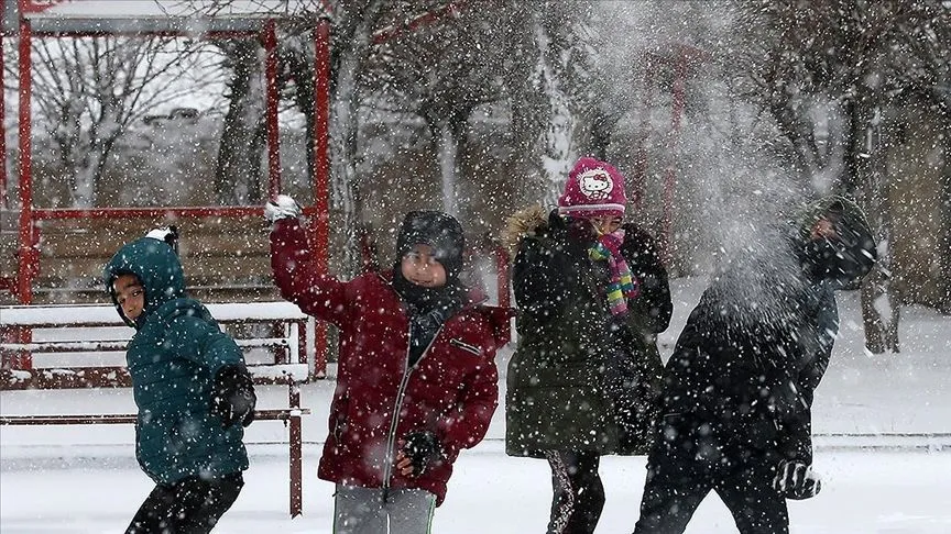 Ankara'da kar ve fırtına beklentisi nedeniyle bugün eğitime ara verildi