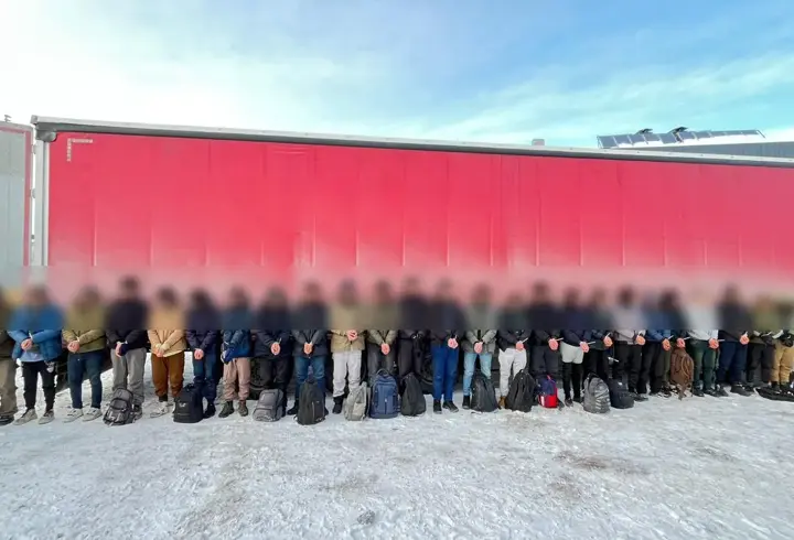 TIR'ın dorsesinde 25 kaçak göçmen yakalandı