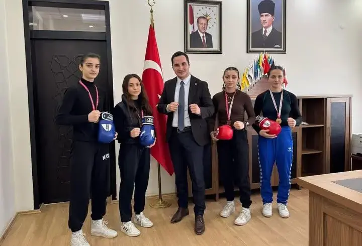 Salıpazarı Kaymakamı Beyazıt başarılı sporcuları ağırladı