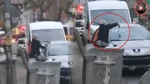 Gözü Dönmüş Kadının Çekiçli İntikamı: Hırsını Otomobilin Camında Aldı
