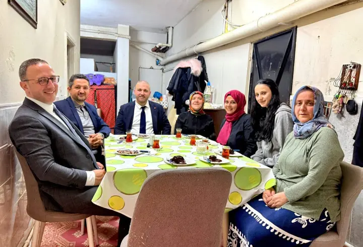 İstanbul - AK Parti İstanbul teşkilatları, bir günde 12 bin haneye misafir oldu