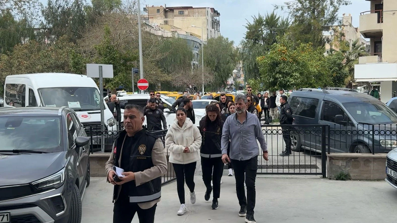 Tapu müdürüne akılalmaz tuzak! Eterle bayıltıp uygunsuz görüntülerini çektiler