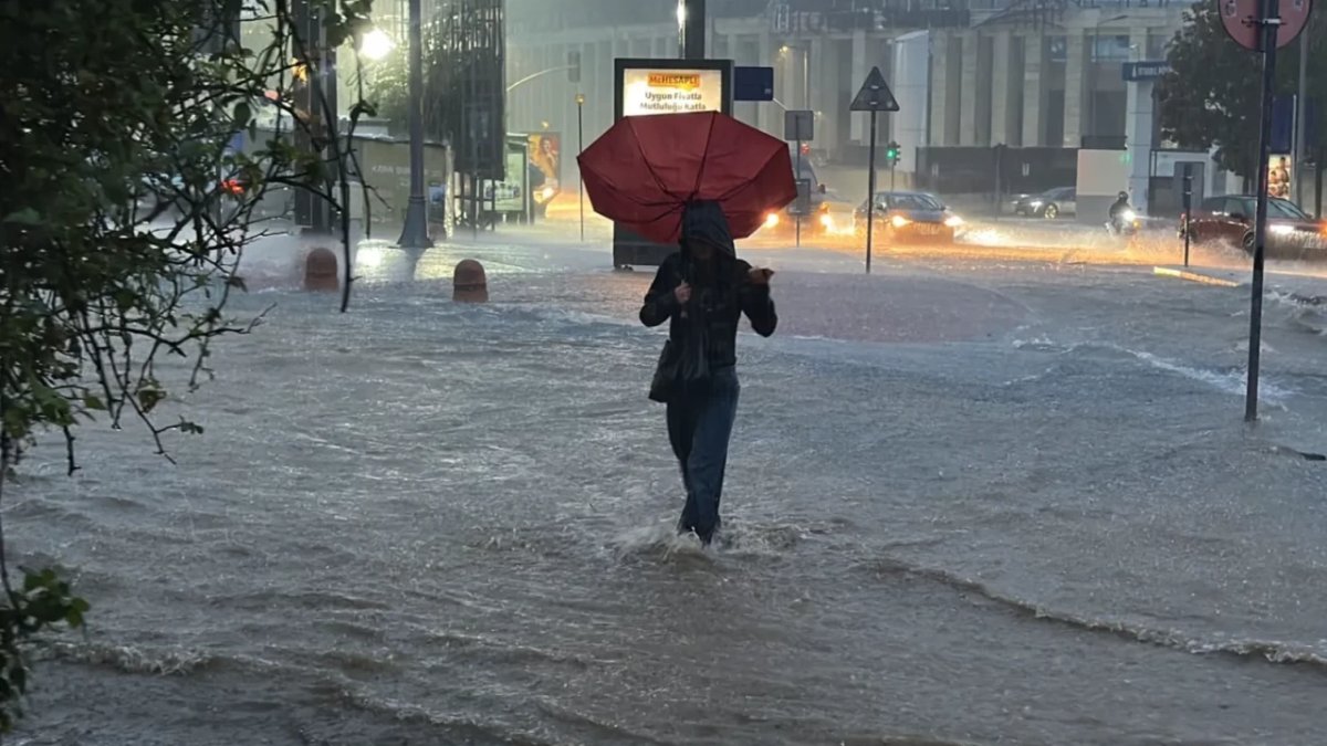 İstanbul’da Yağış Mesaisi: Sosyal Tesisler Sabaha Kadar Açık Kalacak