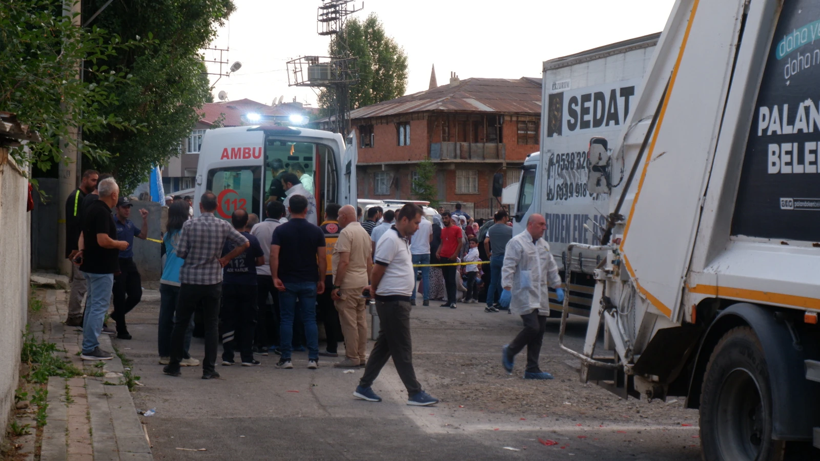 4 yaşındaki Eyüp'ün feci ölümü... Kamyon ile çöp kamyonu arasına sıkıştı