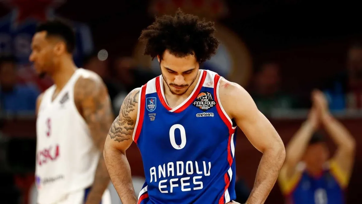 Anadolu Efes'te Shane Larkin, parkeden 4-6 hafta daha uzak kalacak