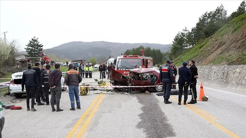 Kastamonu'da trafik kazasında 3 kişi hayatını kaybetti, 4 kişi yaralandı
