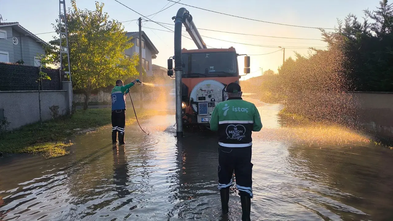İBB, İstanbul'daki Sel Felaketinin Bilançosunu Açıkladı: 859 Kişi Kurtarıldı, 19 Bin 761 İhbara Müdahale Edildi