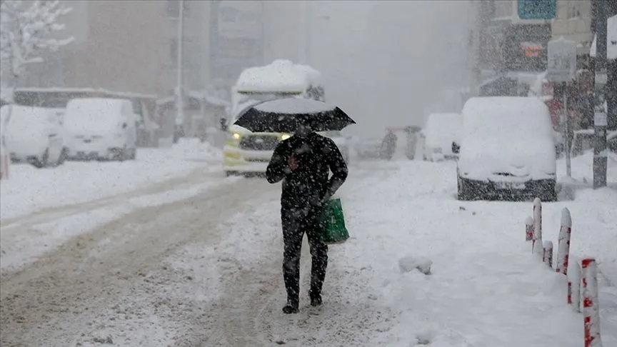 Birçok il ve ilçede kar yağışı nedeniyle eğitime bir gün ara verildi