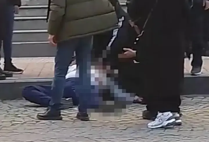 Duruşmada cinsel istismarla suçladığı kişiyi, adliye önünde kalbinden bıçakladı