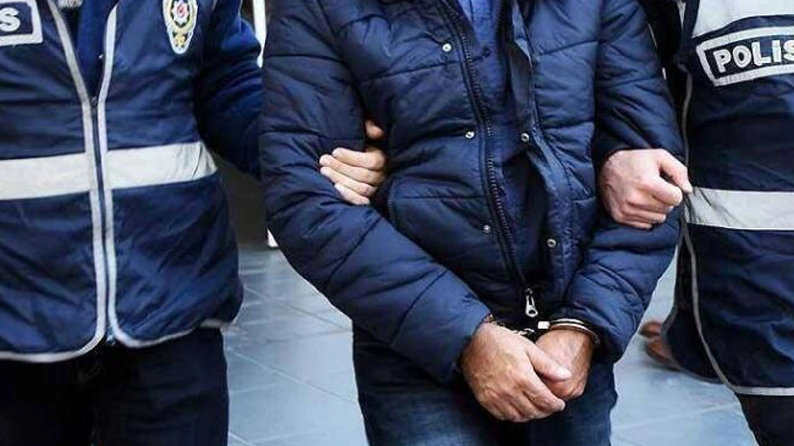 İstanbul'da sahte belge operasyonunda 13 zanlı yakalandı