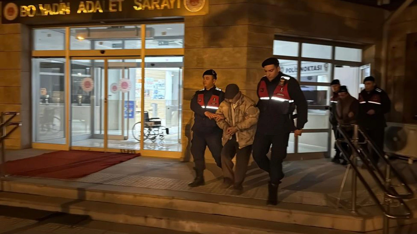 Zihinsel engelli adam evinde ölü bulunmuştu: Dehşete düşüren olayda baba ve oğlu tutuklandı