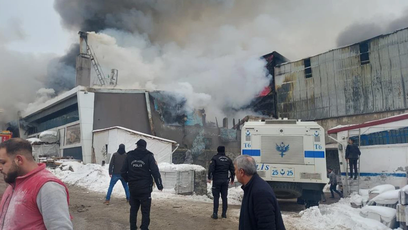 Erzurum'da iş yerinde patlama; yangın çıktı: 2 ölü var