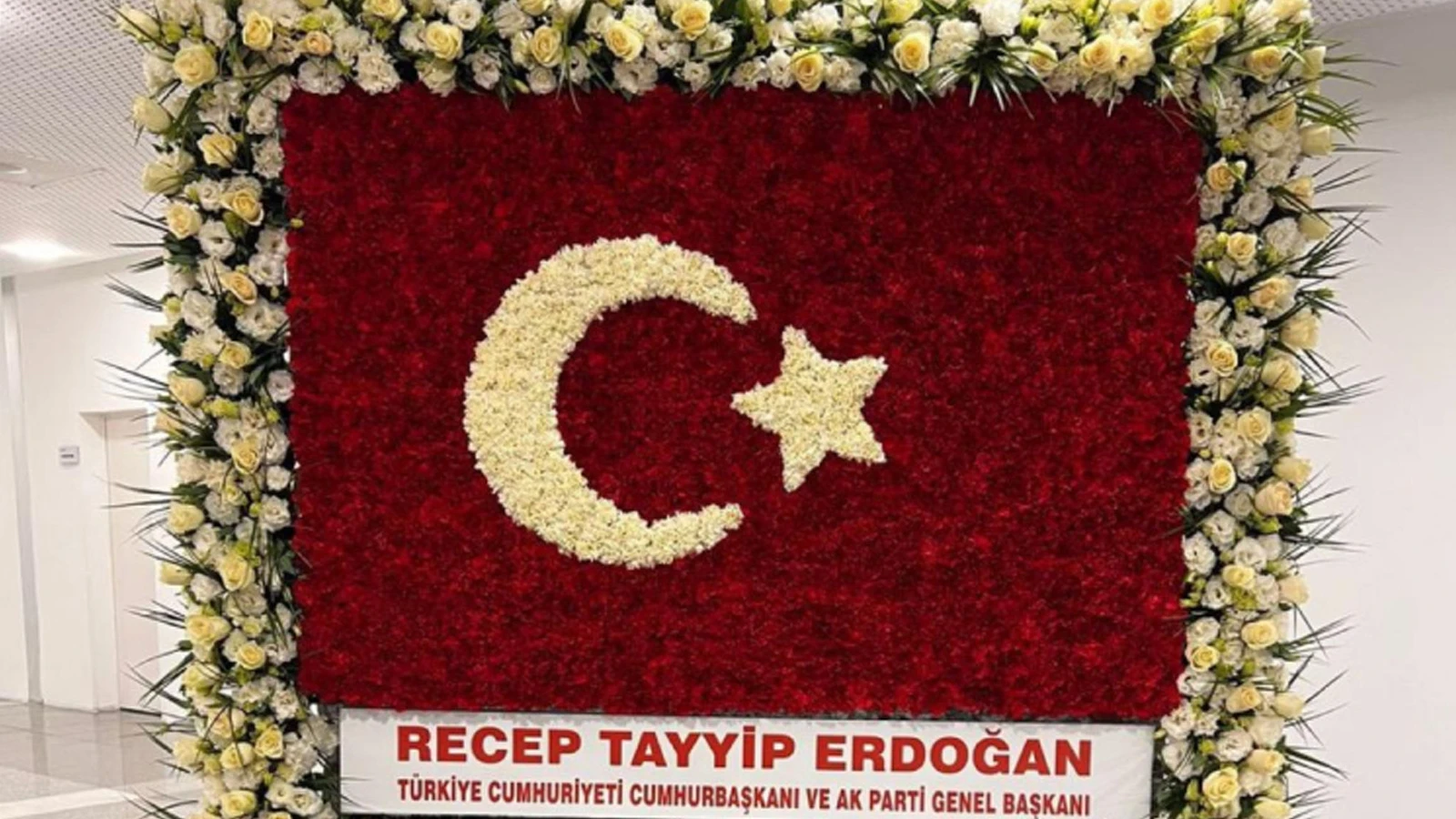 Cumhurbaşkanı Erdoğan'dan MHP Lideri Bahçeli'ye kutlama çiçeği