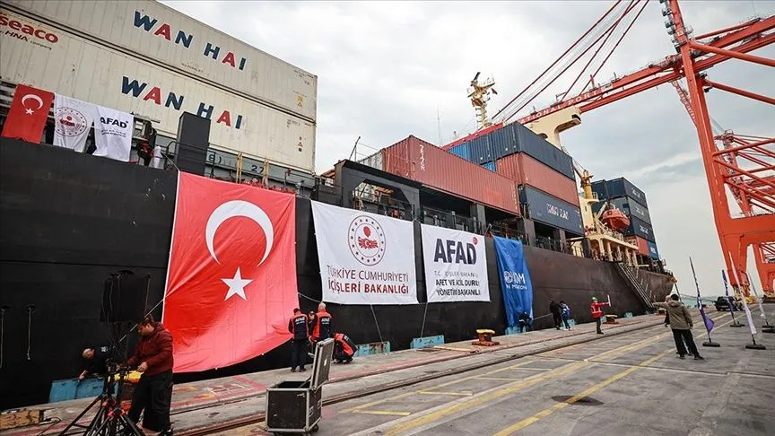 Sudan'a çadır ulaştıracak gemi Mersin'den uğurlandı