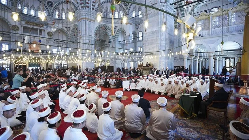 Fatih Camisi'nde 81 hafız için icazet töreni yapıldı