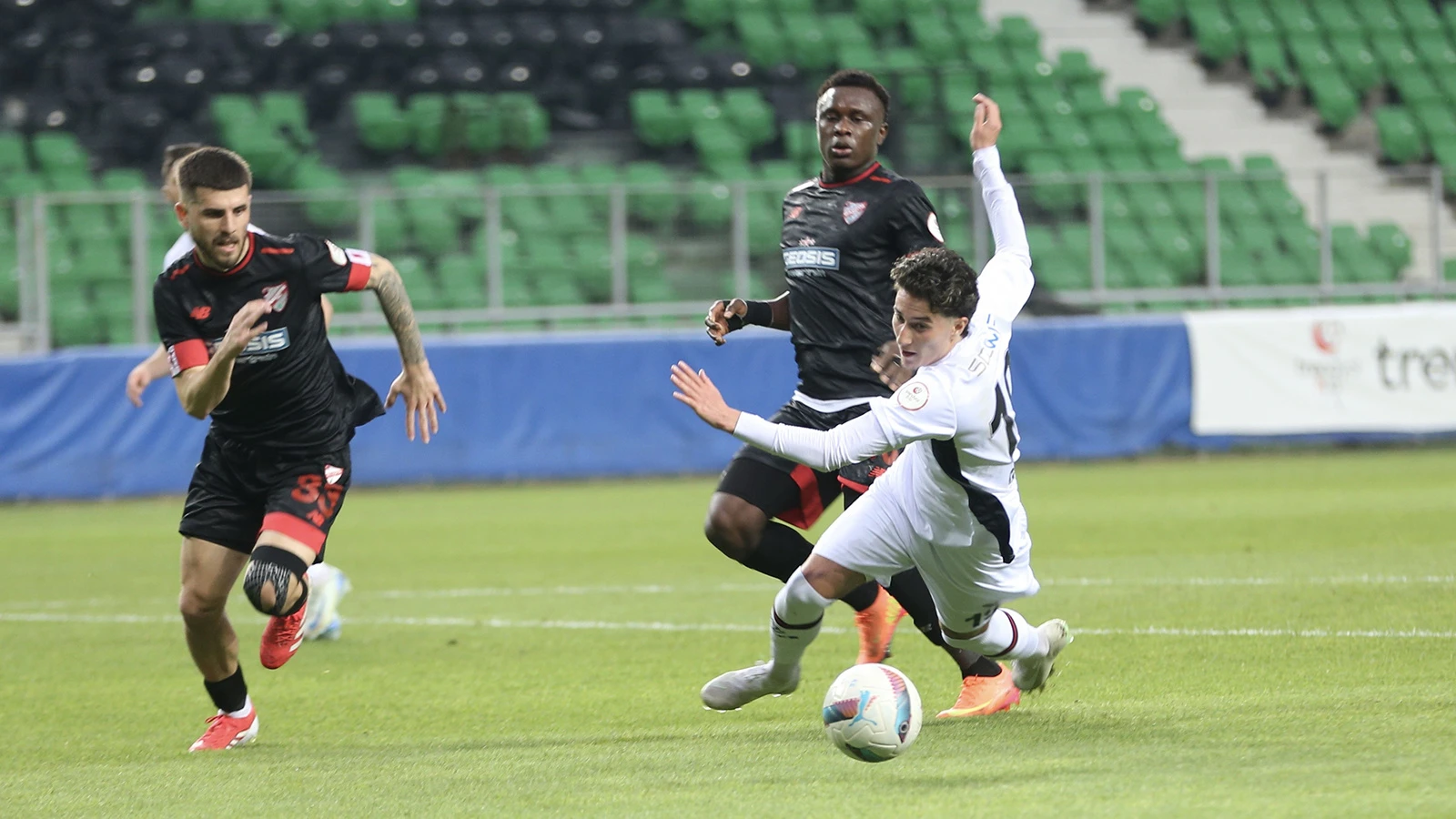 Fatih Karagümrük kaybetti, Kocaelispor bayram etti