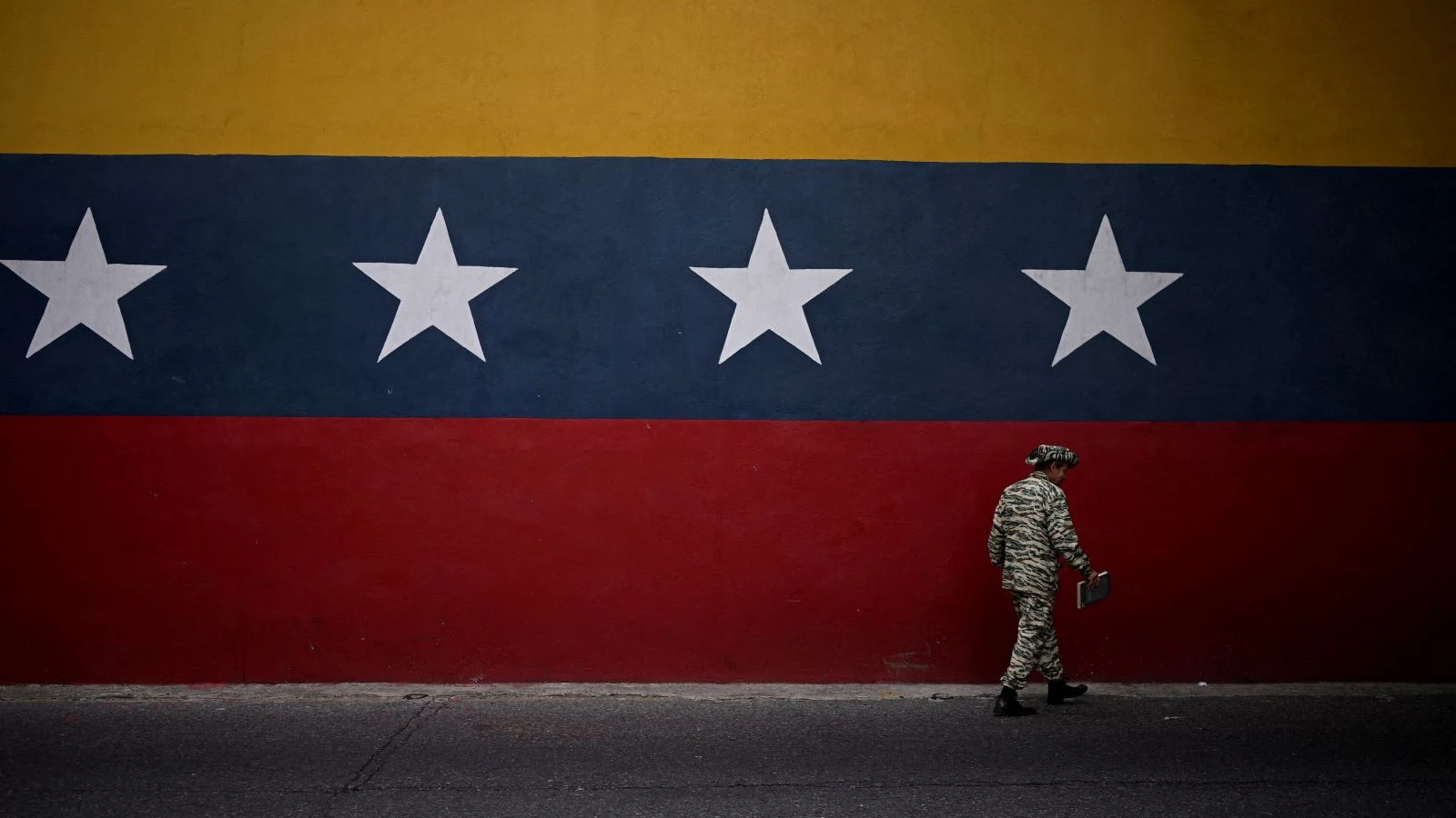 Venezuela'dan uçuşlarını iptal eden şirketlere uyarı: 48 saatiniz var