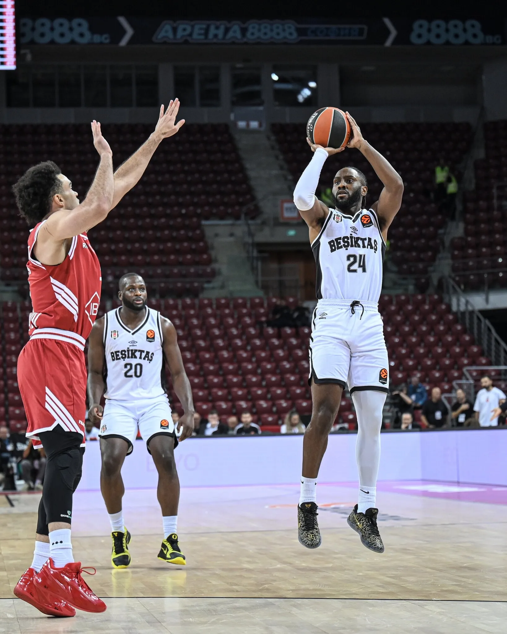 Beşiktaş deplasmanda Hapoel Tel Aviv'e mağlup oldu! İşte maçın özeti