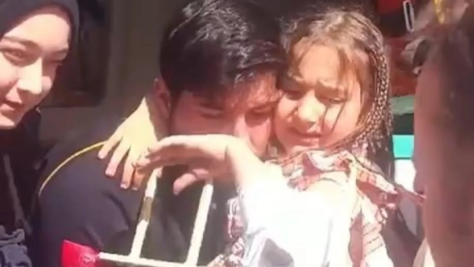 8 yaşındaki çocuk koluna saplanan korkuluk demiriyle ameliyata alındı